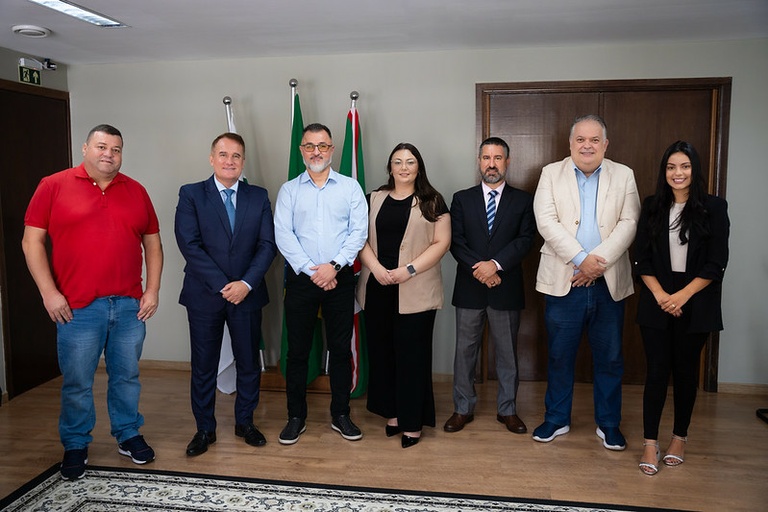 Câmara de Curitiba recebeu visita de comitiva de Araucária