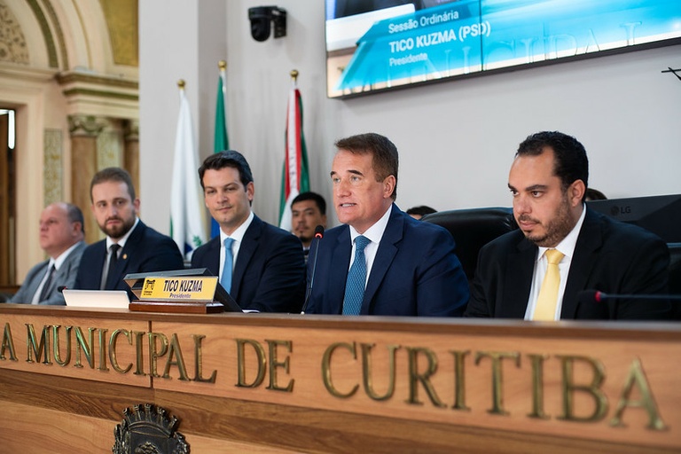 Pedindo “ética, decoro e seriedade”, Tico Kuzma abre sessões da Câmara em 2025
