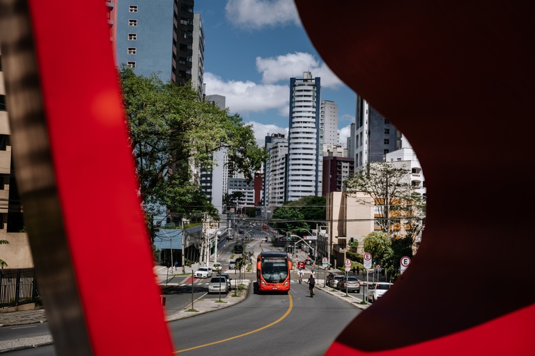 Projeto de Tico Kuzma prevê multa de R$ 500 para quem pegar rabeira em ônibus