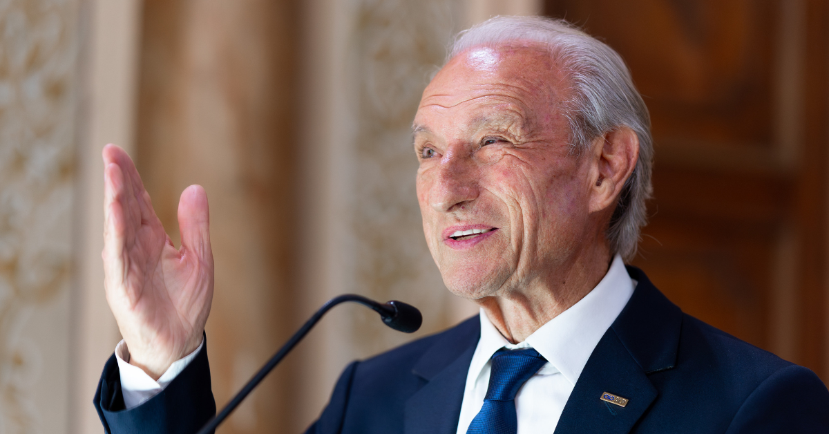 Câmara entrega Título de Cidadania Honorária de Curitiba a Antônio Gilberto Deggerone