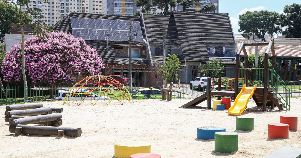 Prefeitura realiza revitalização da Praça Abílio de Oliveira Mendes em comemoração ao aniversário de Curitiba