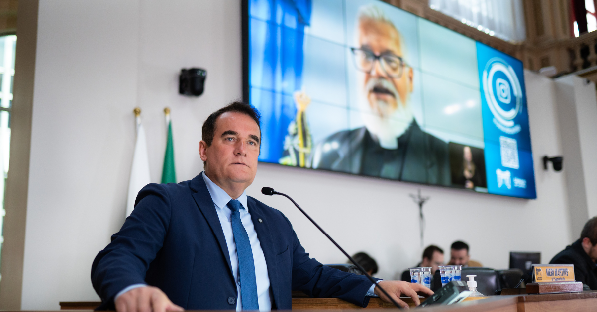 Homenagem a Padre Ciriaco Bandinu com nome de travessa no Portão